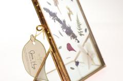 Rama metalica cu sticla, cu suport, decorata