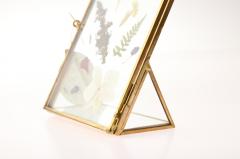 Rama metalica cu sticla, cu suport, decorata