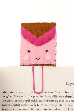 Semn de carte - Ciocolata cu zmeura, agrafa roz