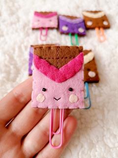 Semn de carte - Ciocolata cu zmeura, agrafa roz