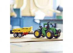 LEGO Technic - John Deere Tractor (42136)