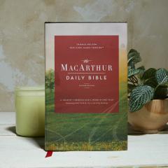 Coperta cărții NKJV, MacArthur Daily Bible, 2nd Edition, Hardcover, Comfort Print