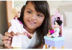 Set jucarii - Barbie Cariere - Papusa doctor pediatru blonda 