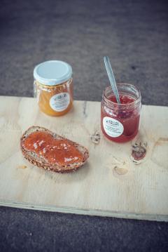 Gem de caise cu flori de portocal