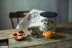 Set pentru bucatarie - Varsity cookie tin with 3 cutters & appron