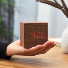 Ceas cu alarma - Cube Plus - Natural Walnut