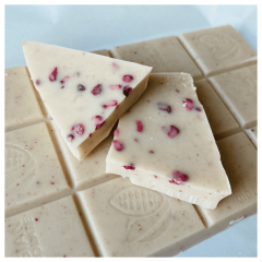 Ciocolata alba cu zmeura