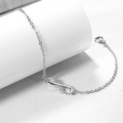 Set cadou cu lumanare din soia si bratara cu cristale Swarovski - Infinity