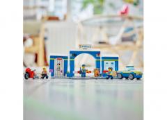 LEGO City - Police Station Chase (60370)