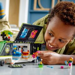 LEGO City 60388 - Camion pentru turneul de gaming, 344 piese