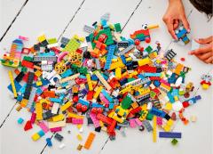 LEGO Classic - 90 Years of Play (11021)