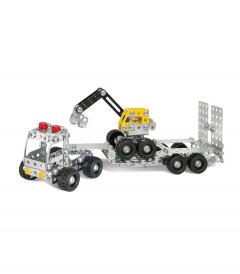 Camion cu remorca si excavator