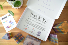 Set magnetic - 66 piese de constructie pastel transparent