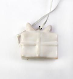 Decoratiune Craciun - Ceramic Present on String, white 4x3cm