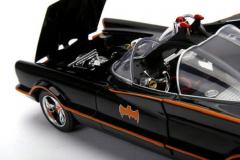 Set figurina si masina - Batman Batmovil - Robin