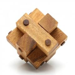 Puzzle din lemn - Nailed Cube