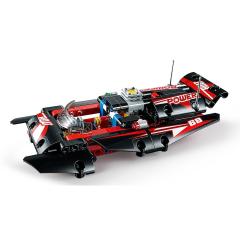 LEGO Technic - Barca cu motor (42089)