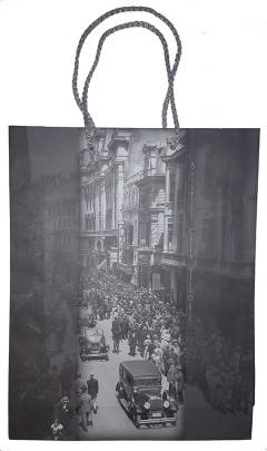 Punga mare pentru cadouri - Bucuresti Calea Victoriei