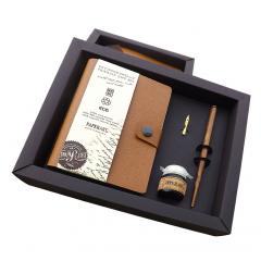 Set cadou - Agenda de buzunar cu coperta din piele naturala reciclata si toc de lemn Paper Art