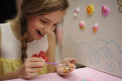 Kit creativ - Modeleaza si picteaza magneti pentru frigider