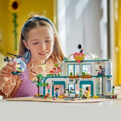 LEGO Friends - Spitalul din orasul Heartlake - 1045 piese (42621)