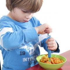 Furculita albastra pentru spaghete