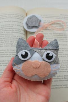 Semn de carte - Motan alb cu pete gri - Grig