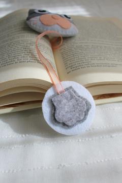 Semn de carte - Motan alb cu pete gri - Grig