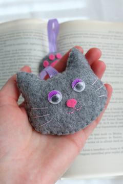 Semn de carte - Pisica gri ochi mov - Connie