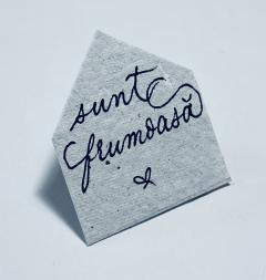 Brosa - Sunt frumoasa!