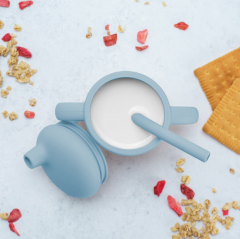 Cana din silicon cu pai si capac - Aqua Blue