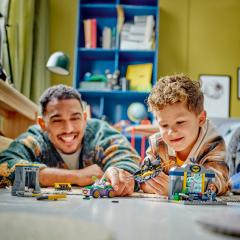 LEGO Batman - Batcave cu Batman, Batgirl si Joker (76272)