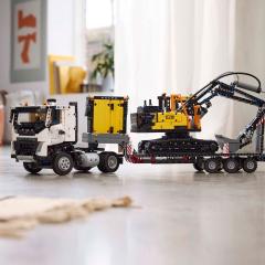 LEGO Technic - Camionul FMX si excavatorul electric EC230 de la Volvo(42175)
