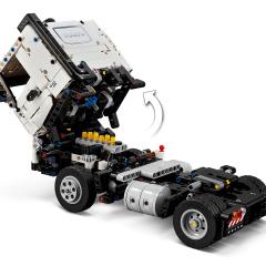 LEGO Technic - Camionul FMX si excavatorul electric EC230 de la Volvo(42175)