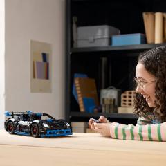 LEGO Technic - Masina de curse Porsche GT4 e-Performance(42176)