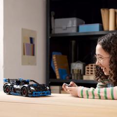 LEGO Technic - Masina de curse Porsche GT4 e-Performance(42176)