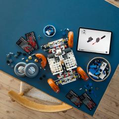 LEGO Technic - Roverul selenar din misiunile NASA Apollo(42182)