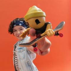 Figurina - Tech Dech - SK8 Crew - Casca galbena si placa