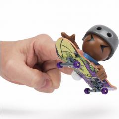 Set placa si figurina - Tech Dech - SK8 Crew Series 1 - Sapca gri