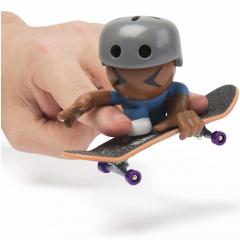 Set placa si figurina - Tech Dech - SK8 Crew Series 1 - Sapca gri