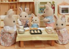 Set 4 figurine - Sylvanian Families - Familia iepurilor