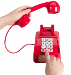 Jucarie - The Simpsons - Telefonul lui Moe cu peste 10 farse incluse, engleza