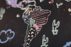 Harta XL - Woody Map Chalkboard Wereld