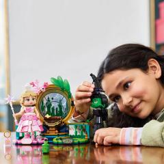 LEGO Wicked - Figurinele Elphaba si Glinda (75682)