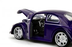 Set masinuta metalica si figurina - Volkswagen Beetle 1972 & Wednesday Addams