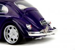 Set masinuta metalica si figurina - Volkswagen Beetle 1972 & Wednesday Addams