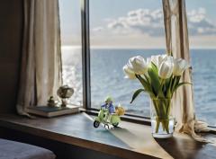 Figurina - Vespa verde cu o femeie