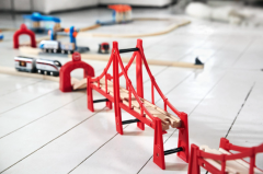 Set constructie pod suspendat pentru trenulete - Brio