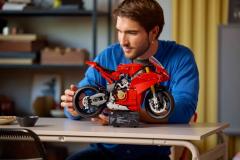 LEGO Technic - Ducati Panigale V4 S Motorcycle (42202)
