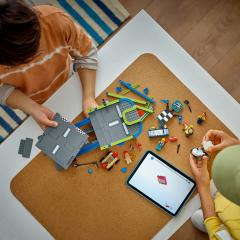 LEGO City - Fara limite: Rampa pentru curse de masini (60460)